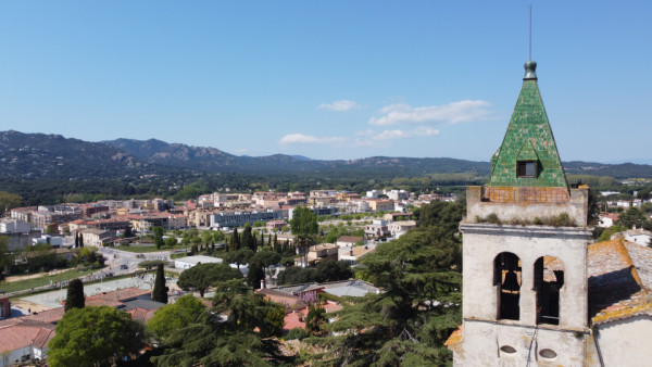 Vols construir a Santa Cristina d'Aro? On pots demanar llicència avui mateix i on no