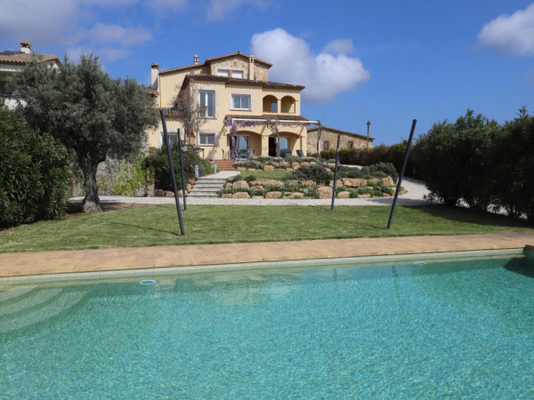 Propiedades de alto standing, alrededor de un millón de euros ,  en Santa Cristina d’Aro – Costa Brava