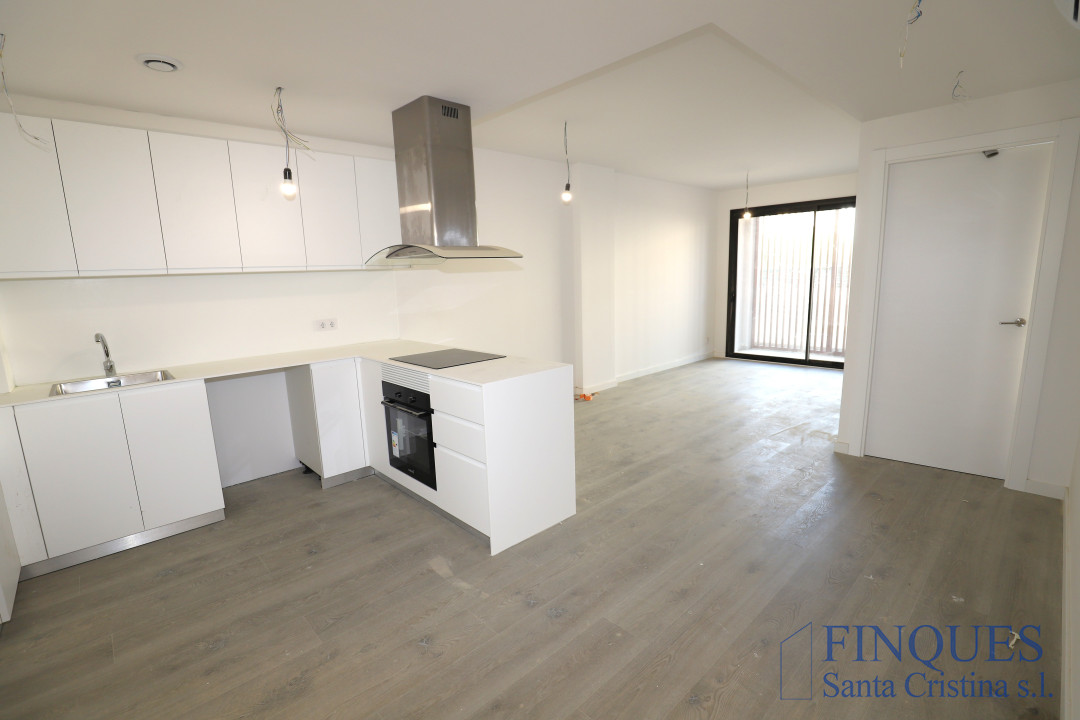 Piso de obra nueva con terraza y mucha luz natural