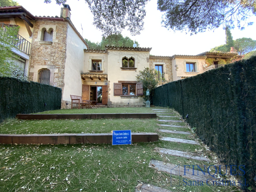 Santa Cristina d'Aro, Casa con jardín